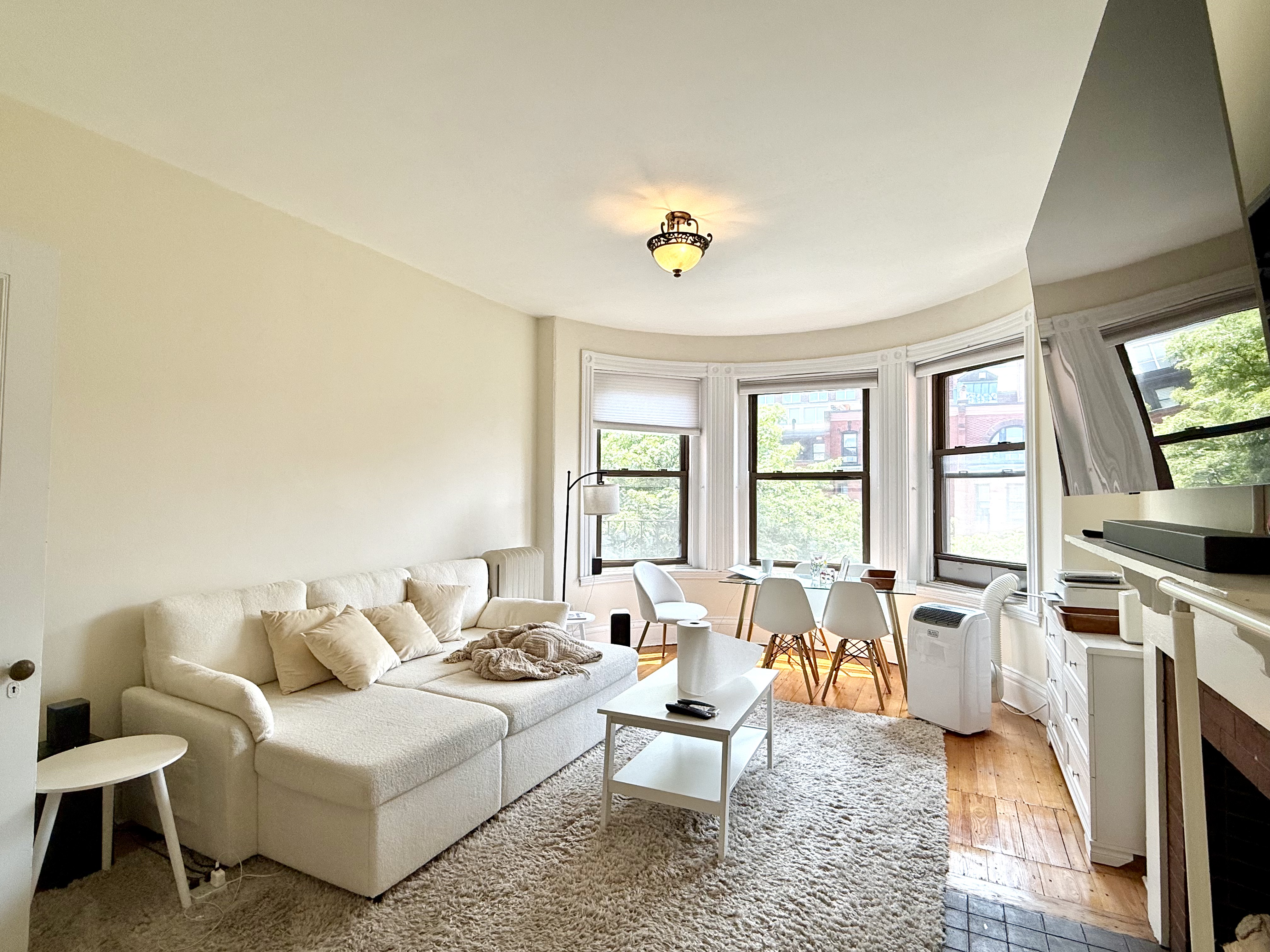 293 Newbury St, Back Bay