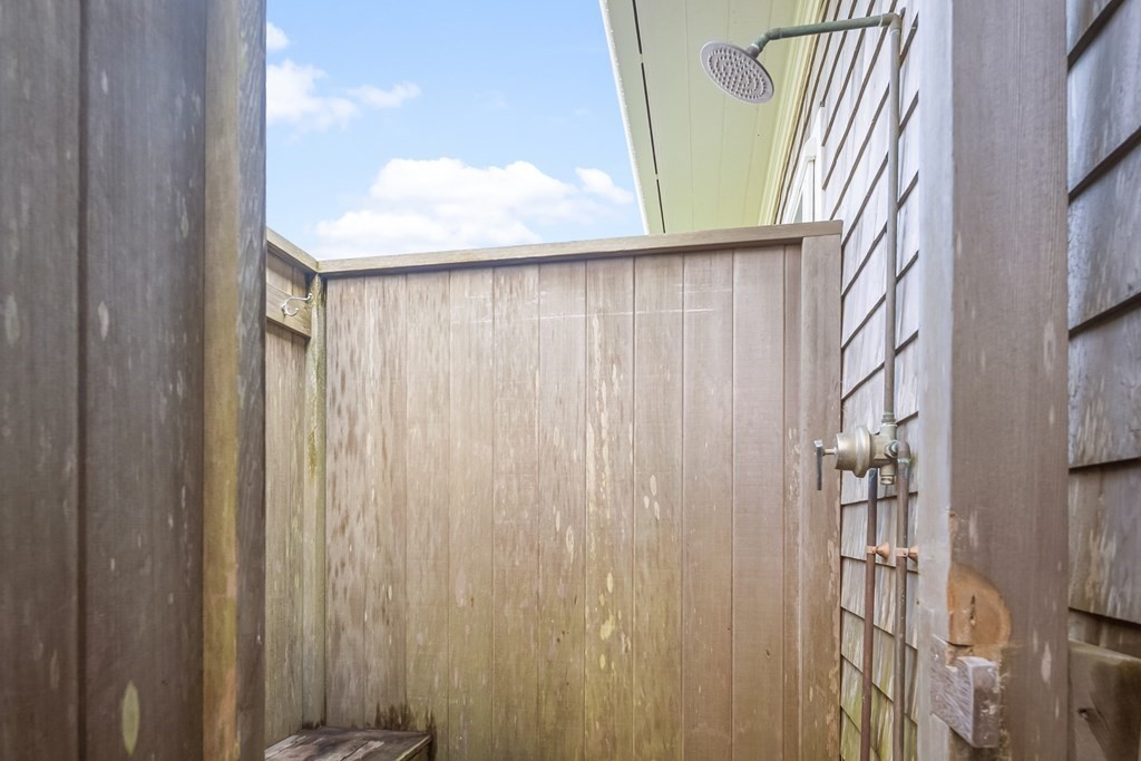 75 Baxter Rd, Nantucket