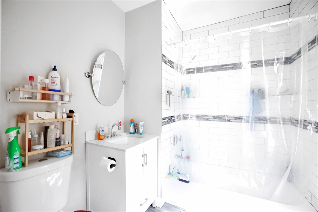 284 E Eighth St, South Boston