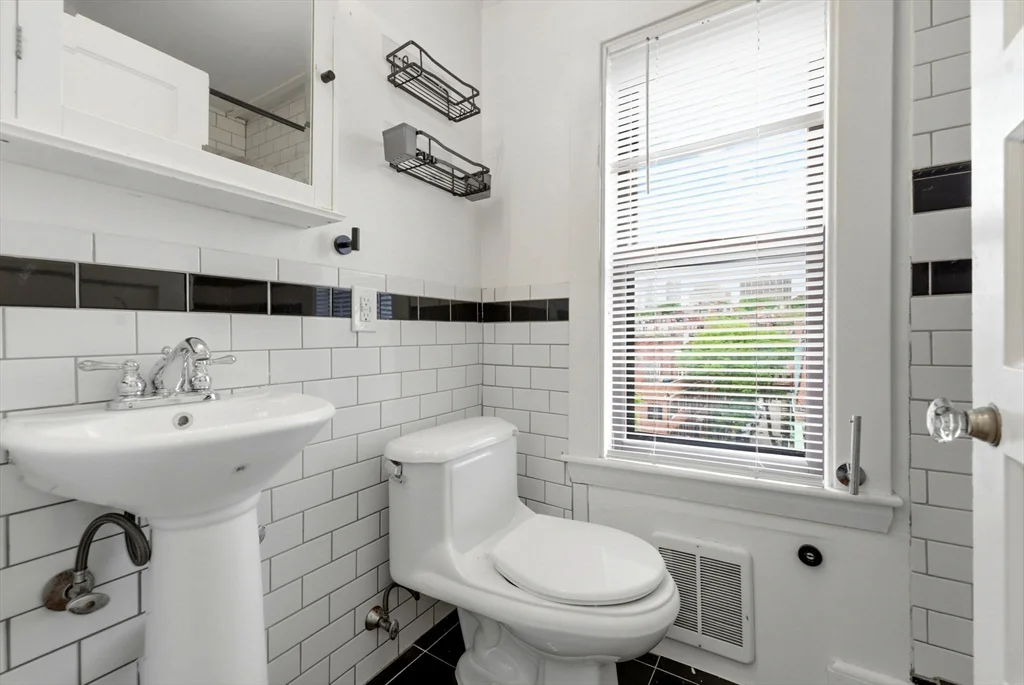 49 Brimmer St, Beacon Hill