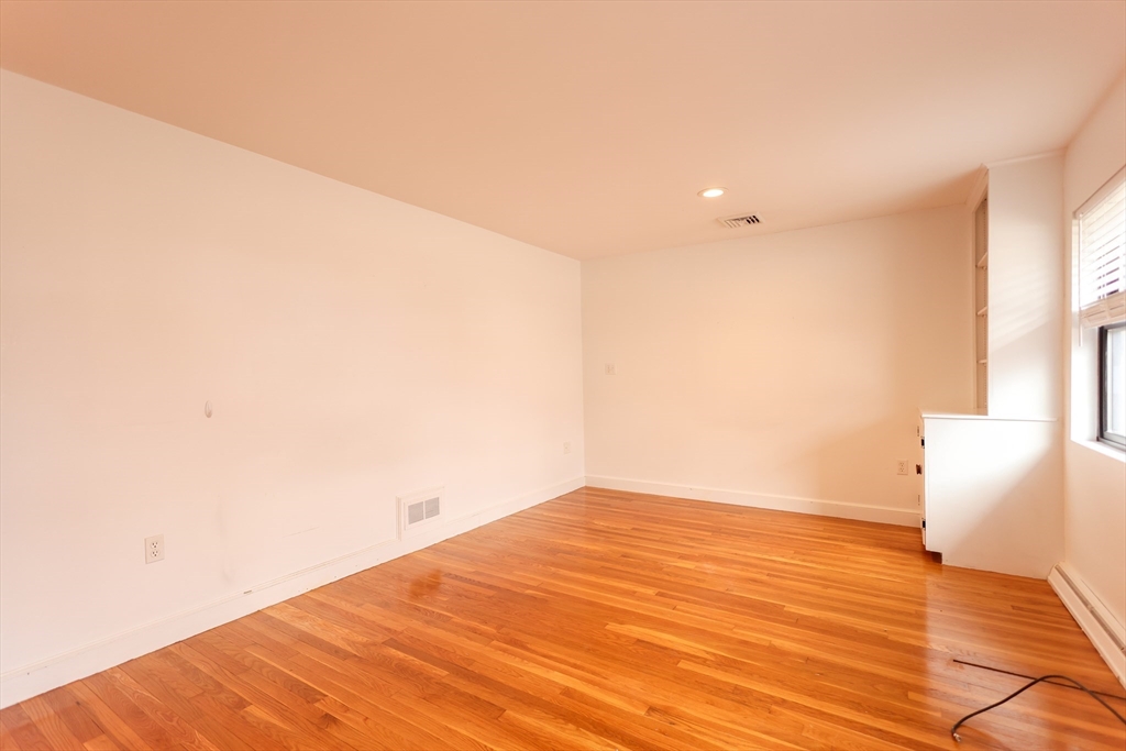 321 Nichols St, Norwood