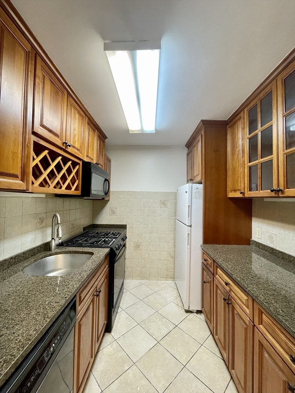 33 Pond Ave, Brookline