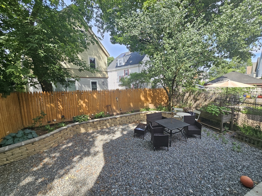 21 Edge Hill St, Jamaica Plain