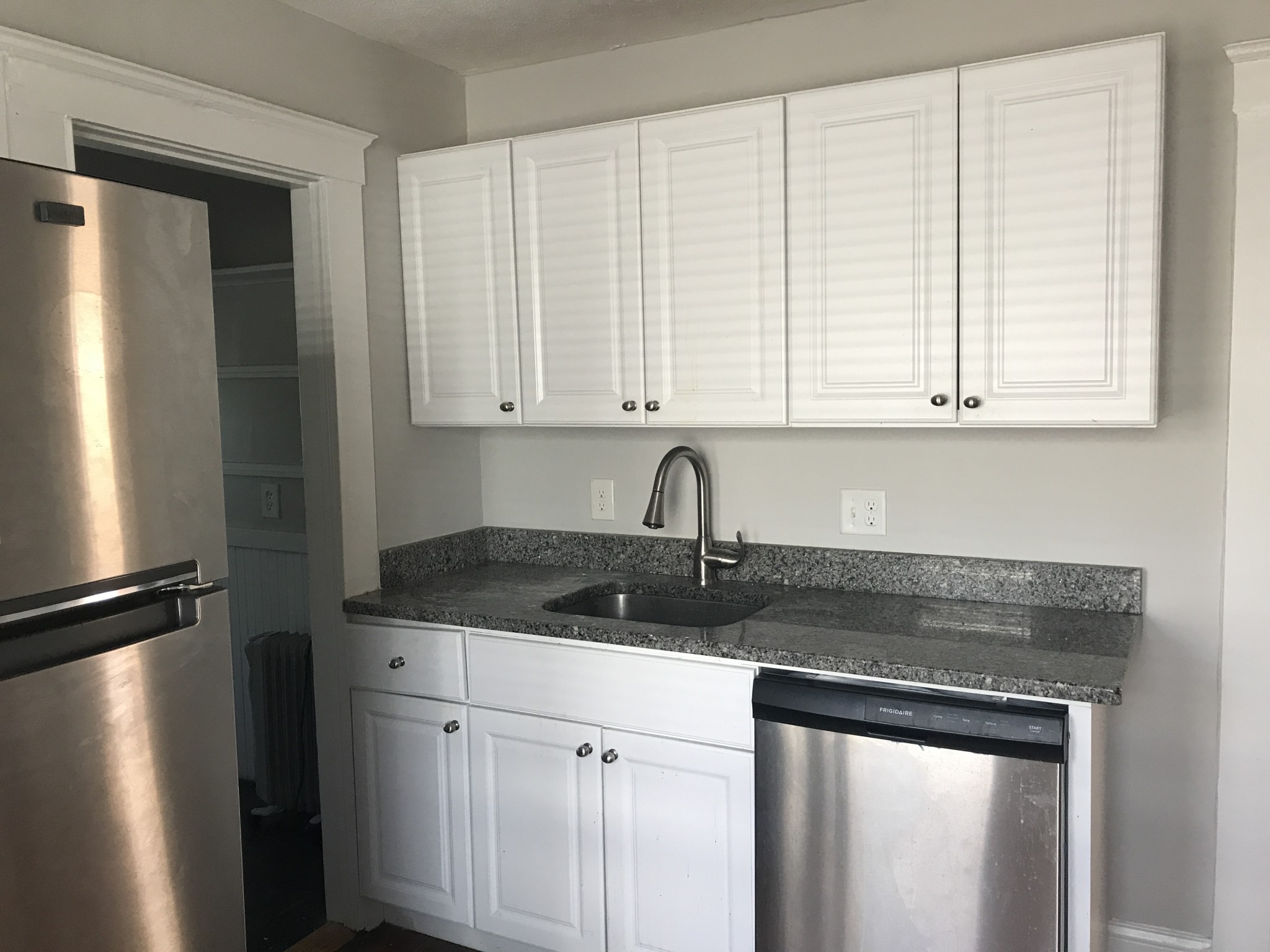 3 bed, 1 bath apartment for rent at 39 Fox St Unit 2, Dorchester — photo 3 of 9