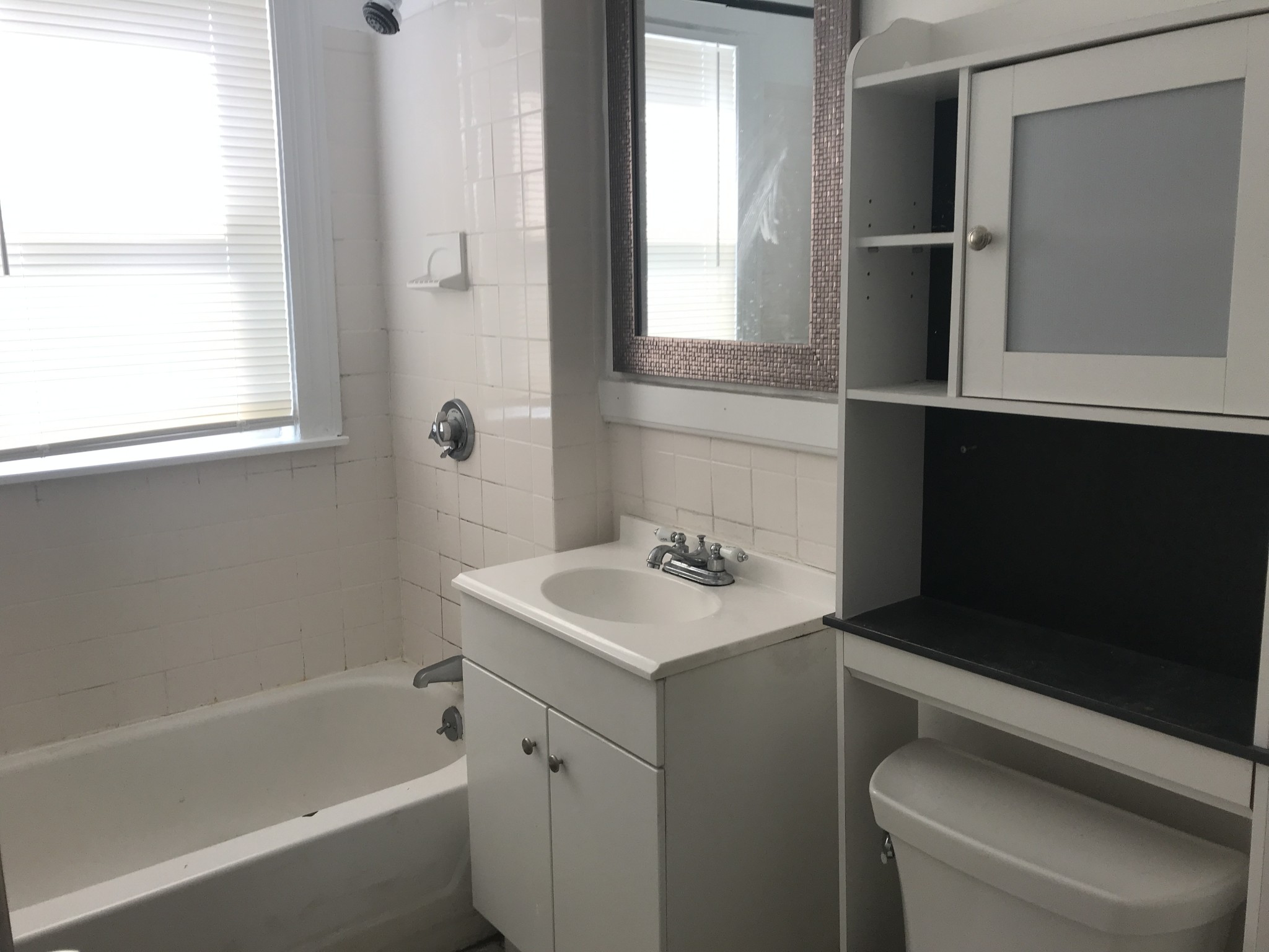 3 bed, 1 bath apartment for rent at 39 Fox St Unit 2, Dorchester — photo 4 of 9