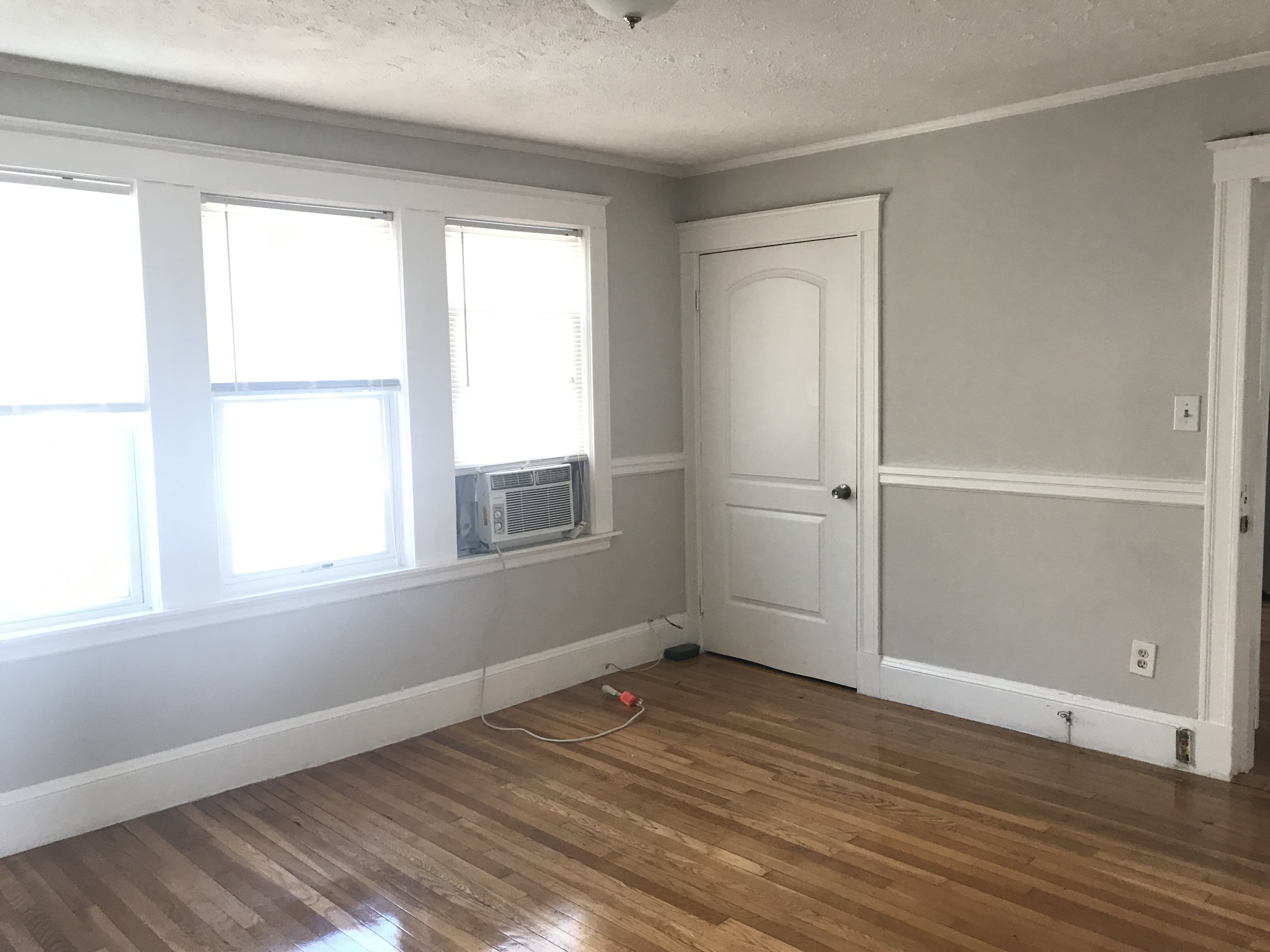 3 bed, 1 bath apartment for rent at 39 Fox St Unit 2, Dorchester — photo 5 of 9