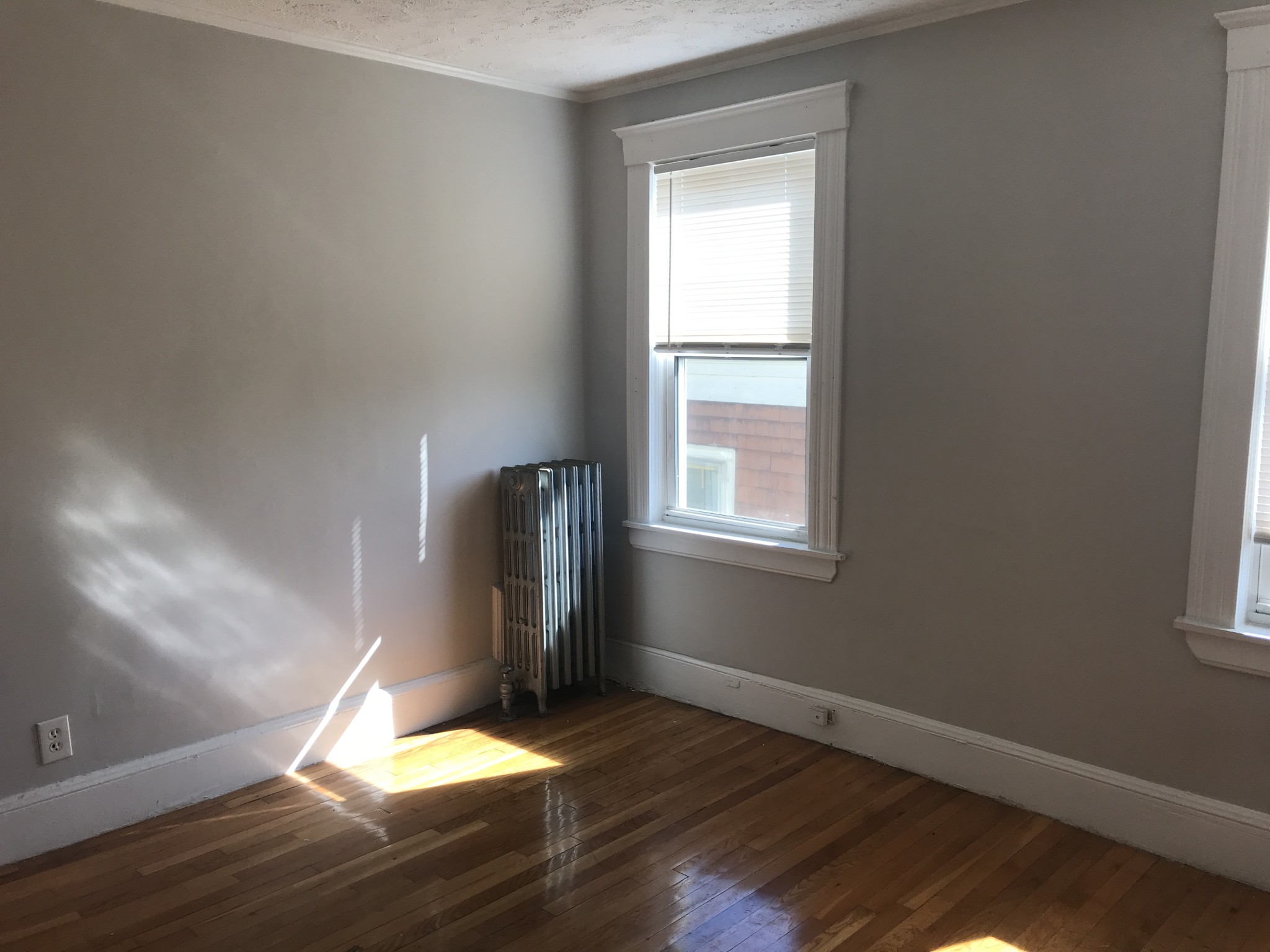 3 bed, 1 bath apartment for rent at 39 Fox St Unit 2, Dorchester — photo 6 of 9