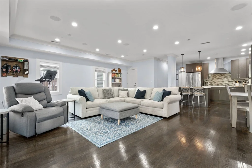 724 E 2nd St, South Boston