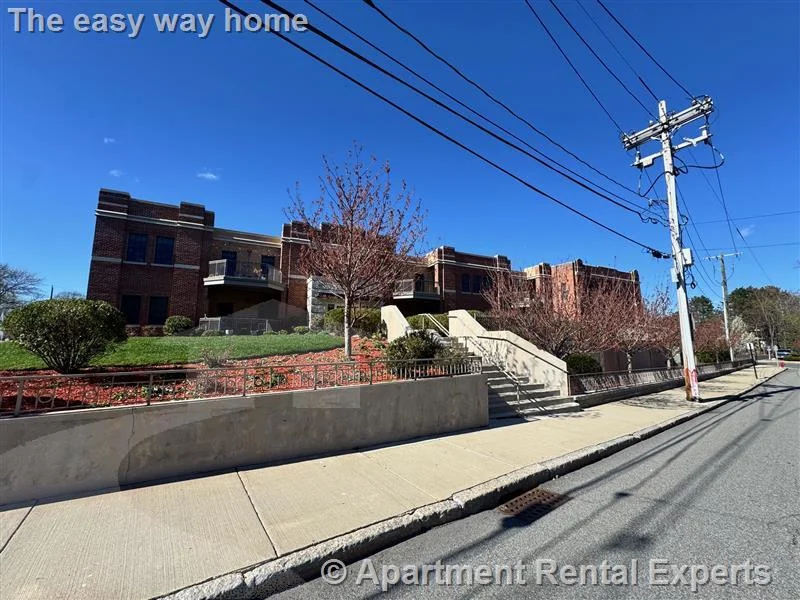 286 Main St, Woburn