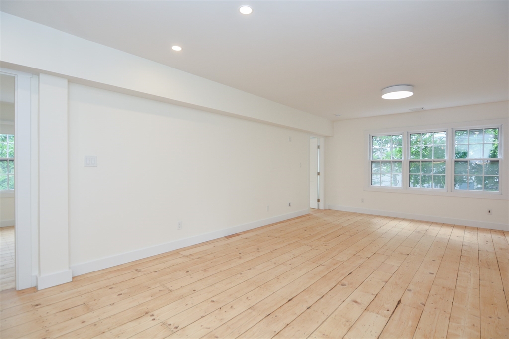 9 State St, Marblehead