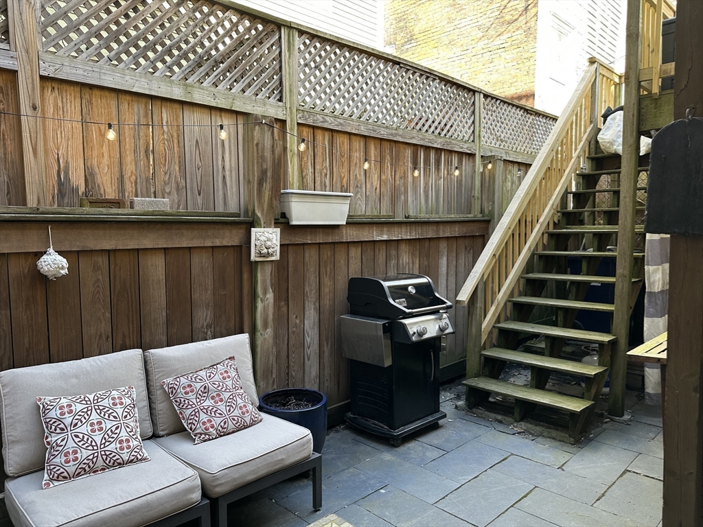 92 Green St, Charlestown