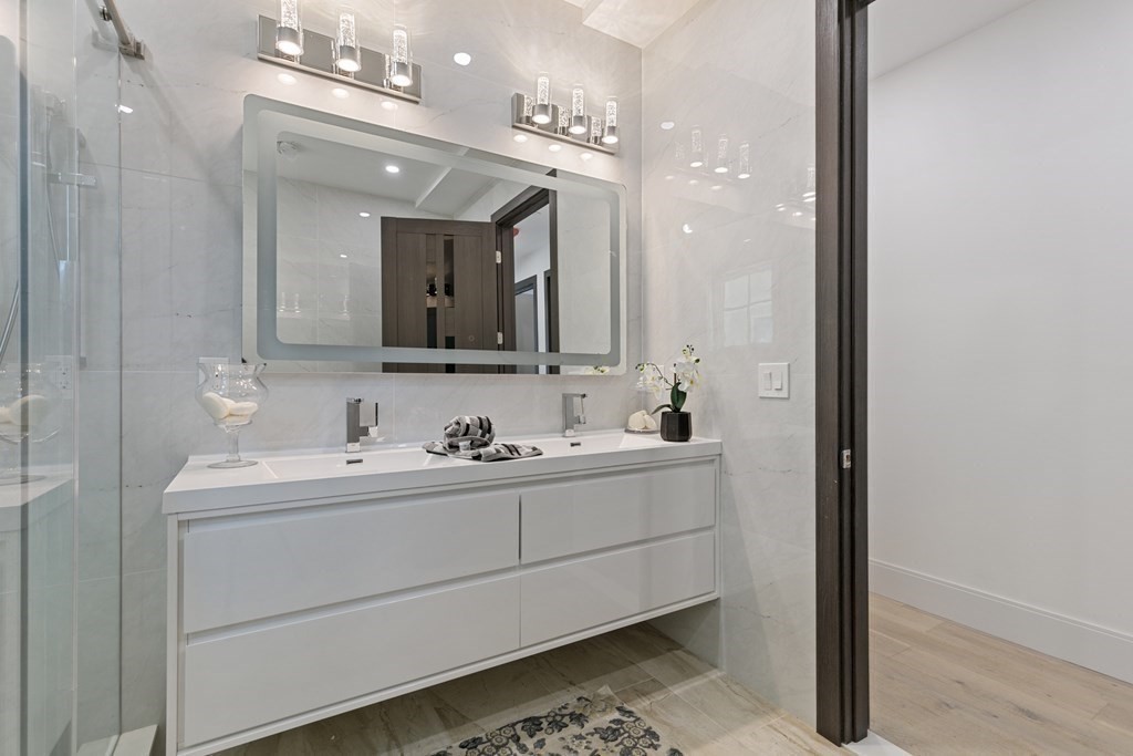 88 Dover St, Davis Square