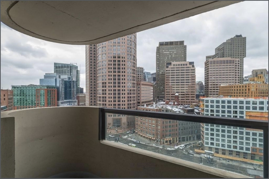 65 E India Row, Waterfront