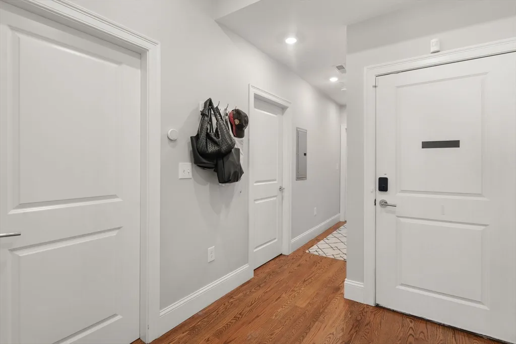 338 Meridian St, Central Square