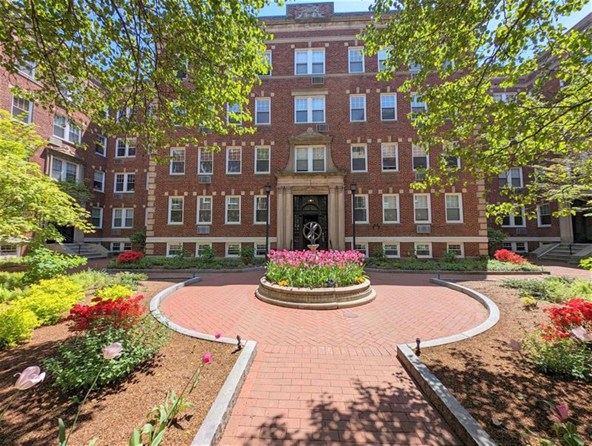 22 Chauncy St, Neighborhood Nine