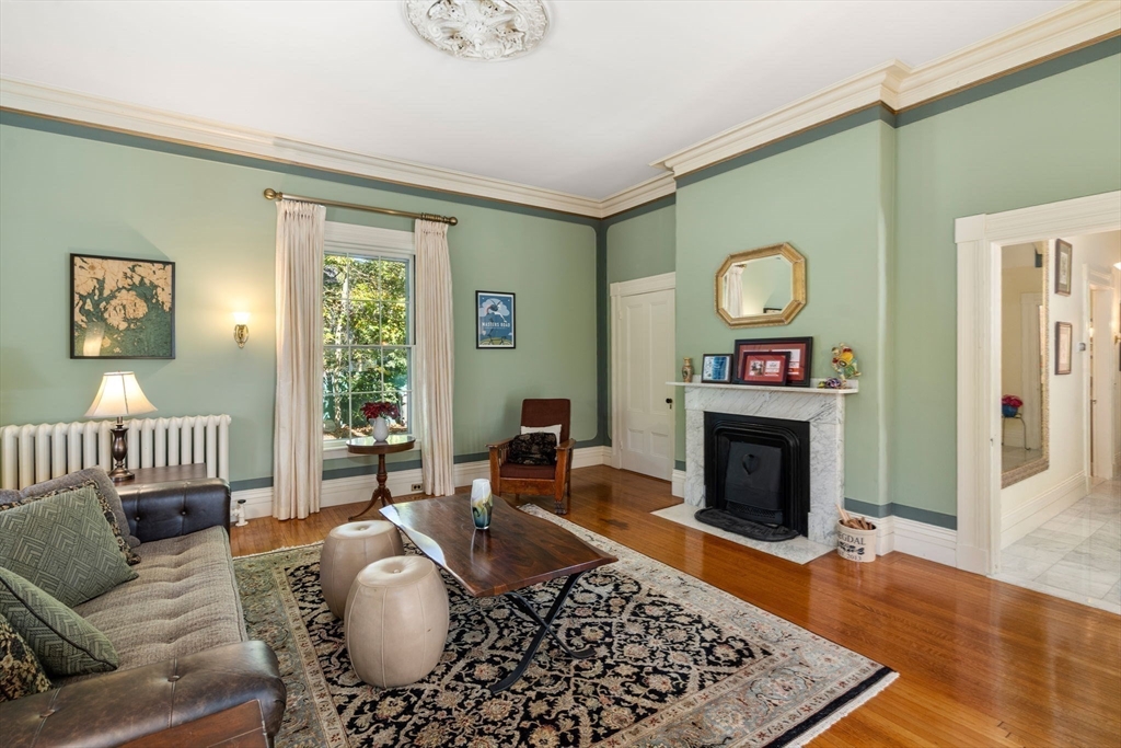 62 Old River Pl, Dedham