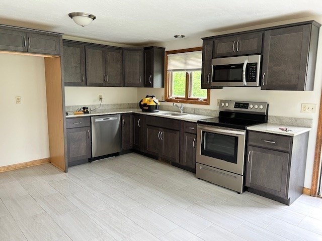 12 Harriet Dr, Bridgewater