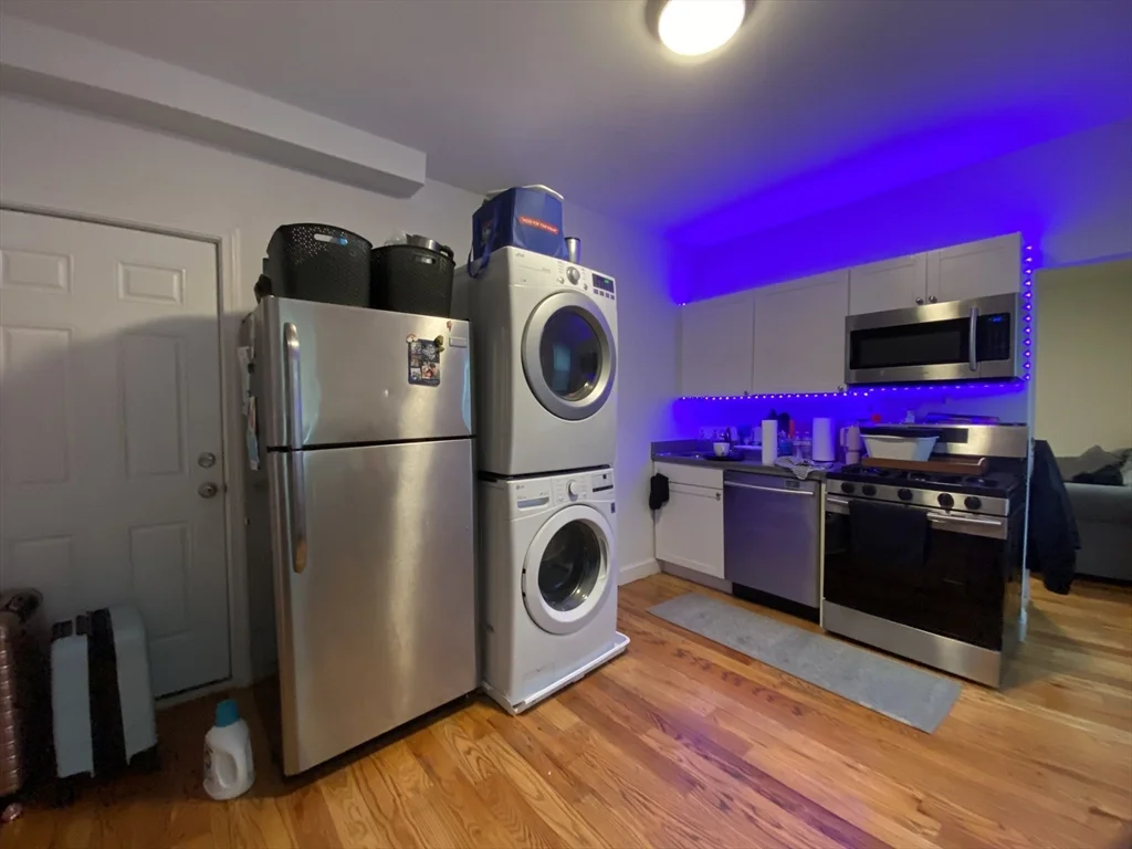 417 Cardinal Medeiros Ave, Wellington-Harrington