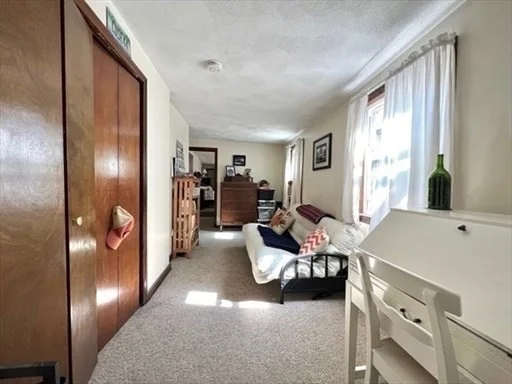 87 Main St, Charlestown