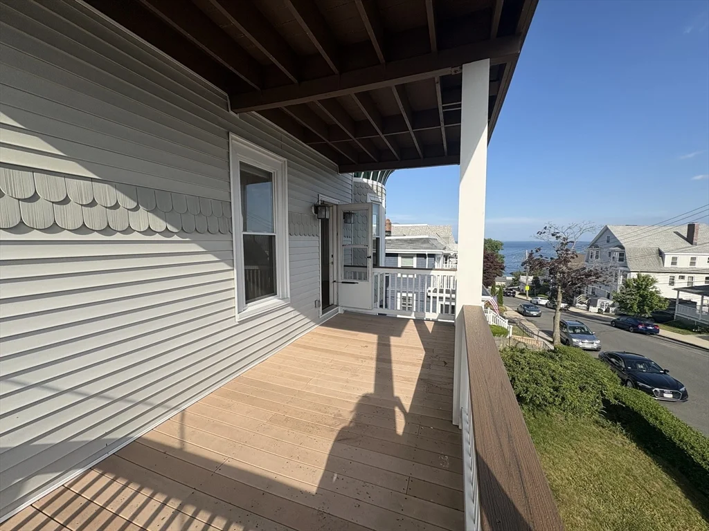 100 Summit Ave, Winthrop