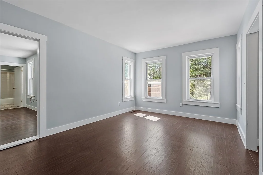 31 Mill St, Pepperell