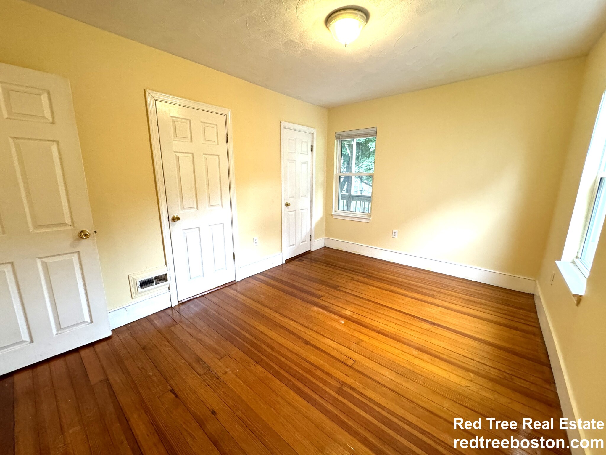 4057 Washington St, Roslindale