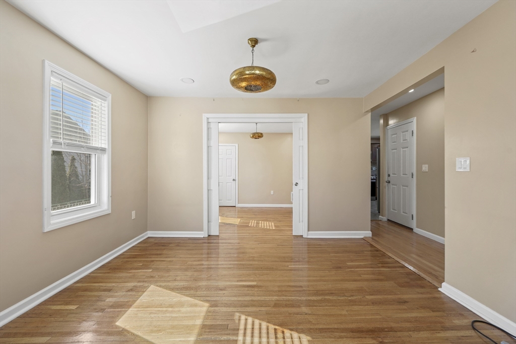 4 Champlain Rd, Salem