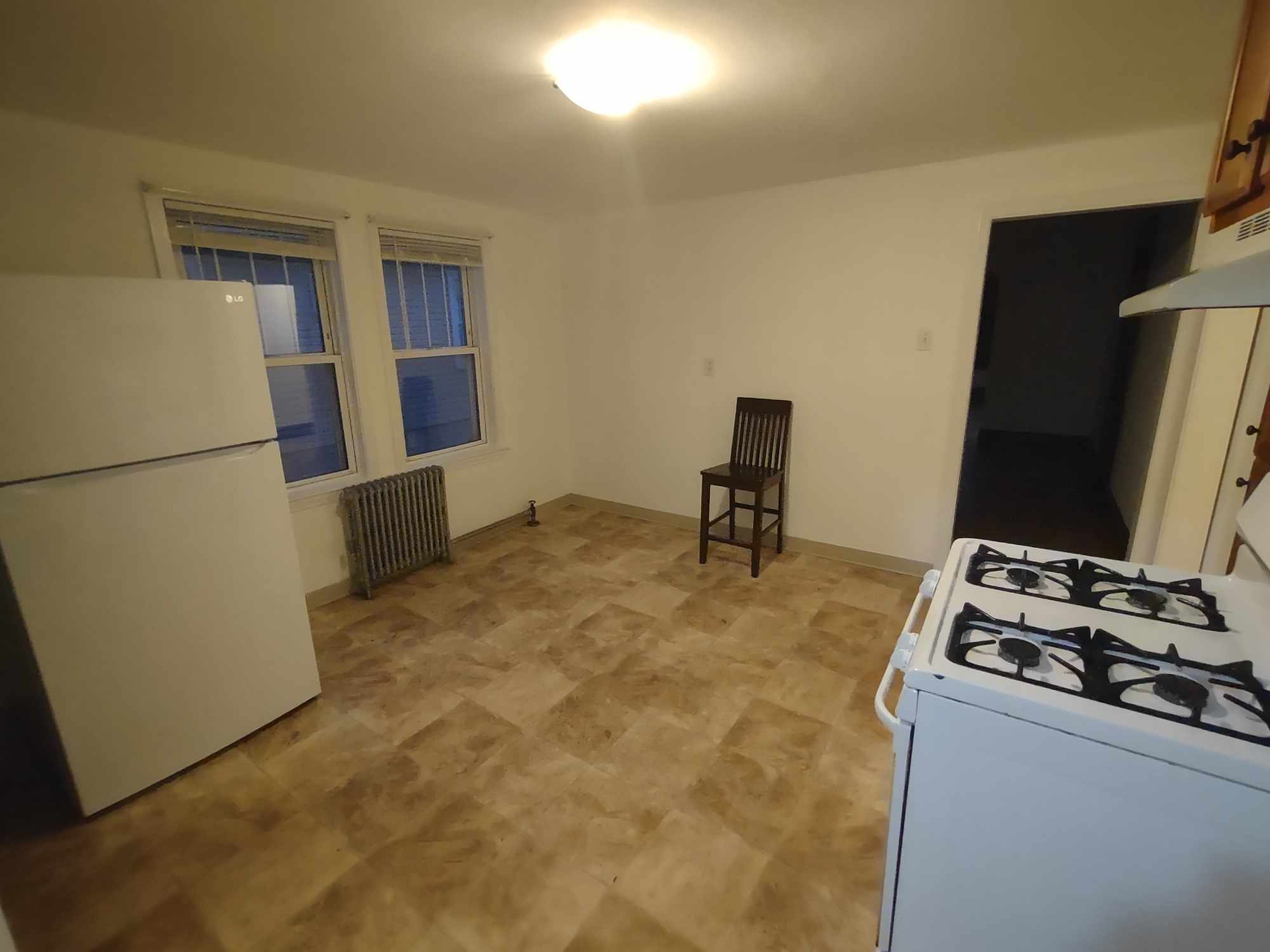 4 bed, 1 bath apartment for rent at 223 Ferry St Unit 2, Everett — photo 2 of 11
