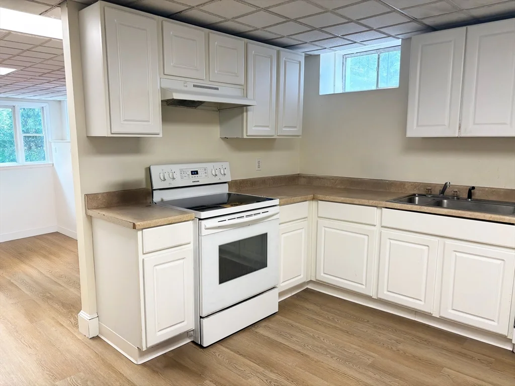 99 Garfield Ave, Woburn