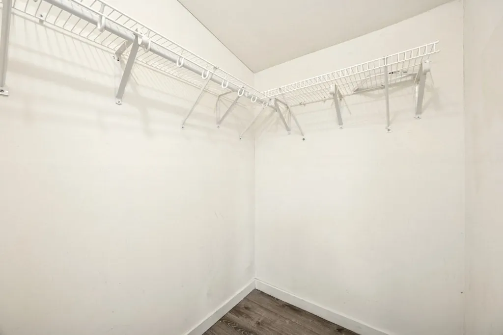 281C King, Northborough