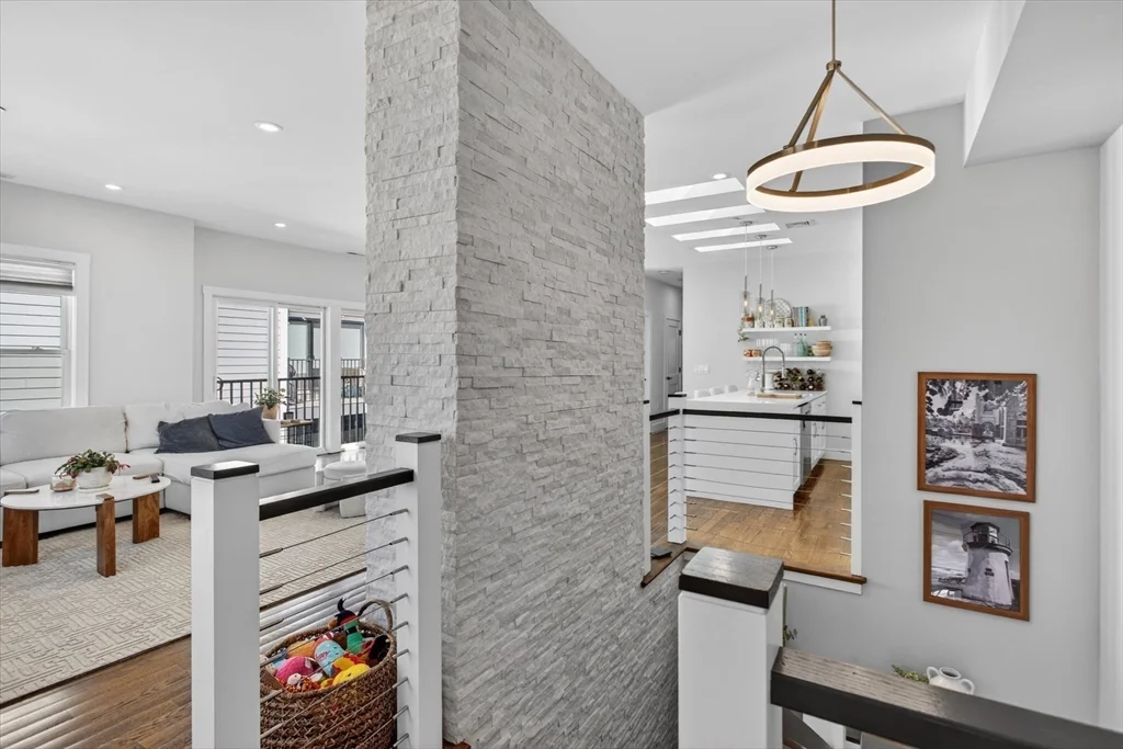 15 W Bellflower St, South Boston
