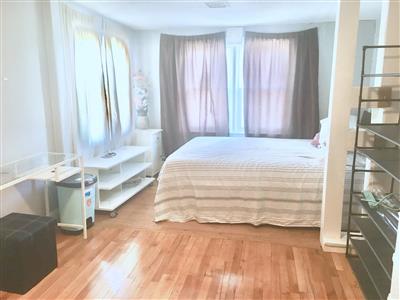 52 Woods Ave, West Somerville