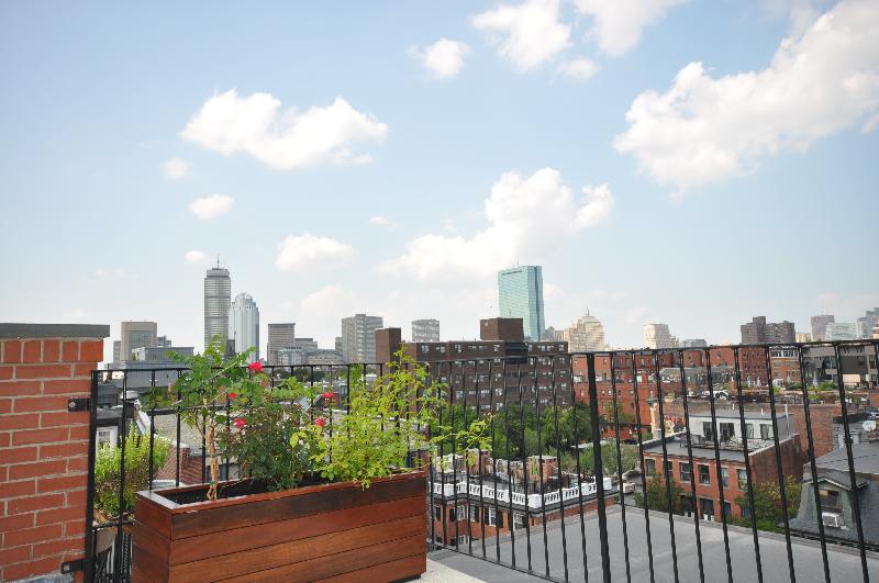 658 Massachusetts Ave, South End