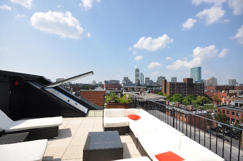 658 Massachusetts Ave, South End