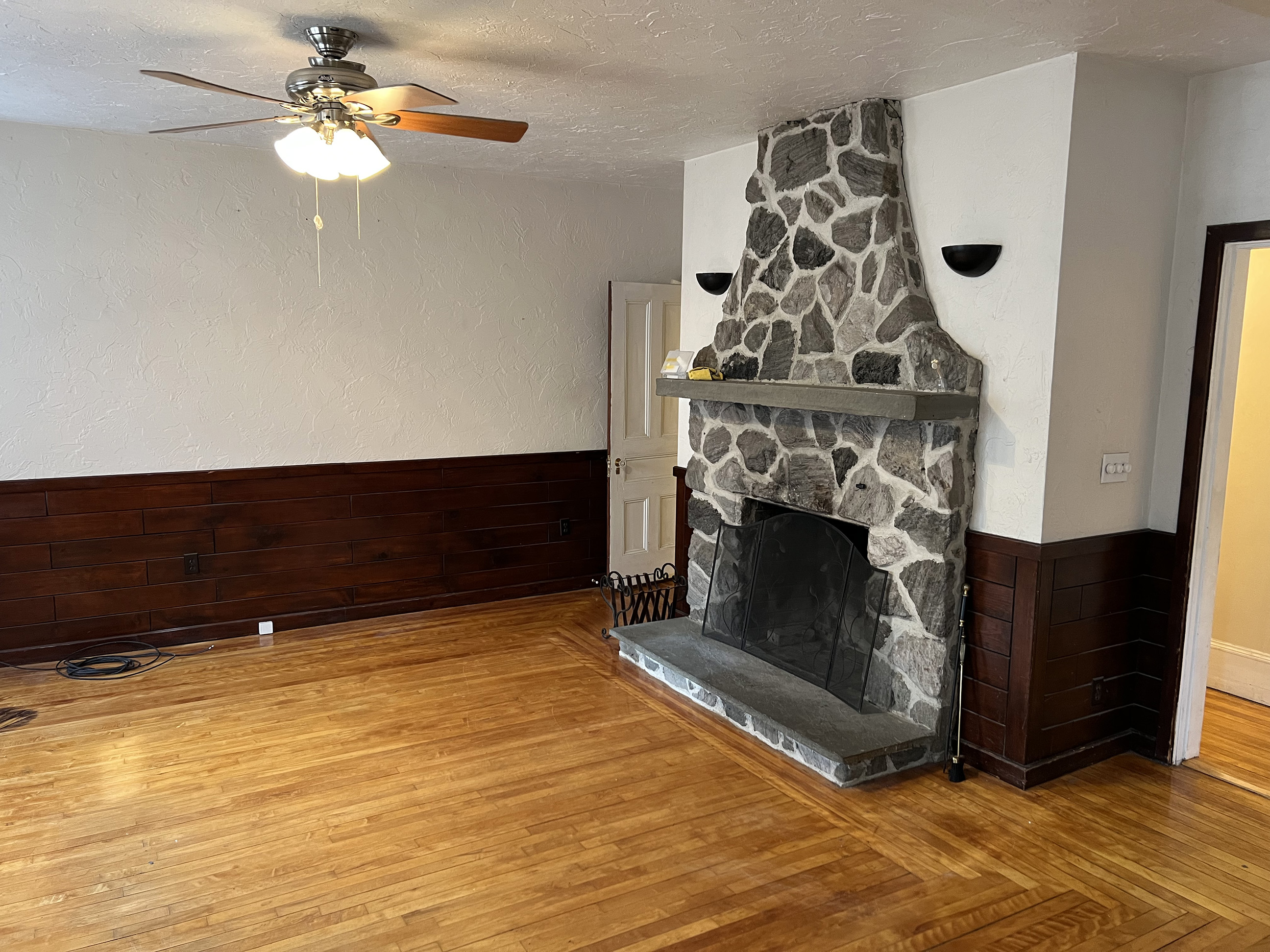 2 bed, 1 bath apartment for rent at 395 Lexington St Unit 1, Waltham — photo 1 of 22