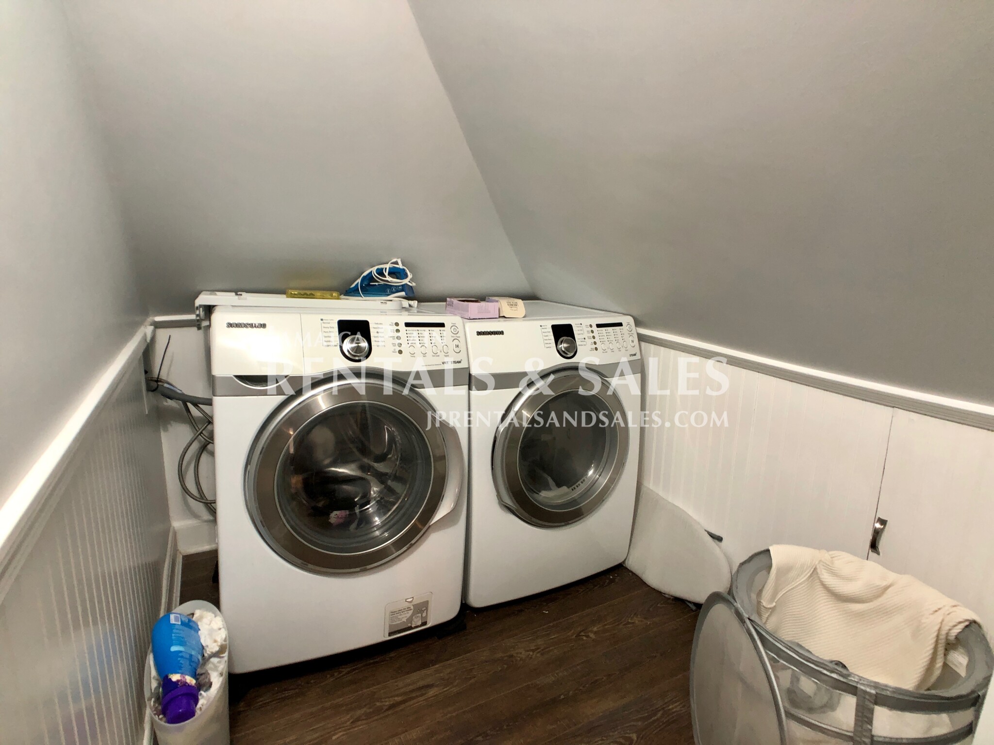 16 Oakview Ter, Jamaica Plain