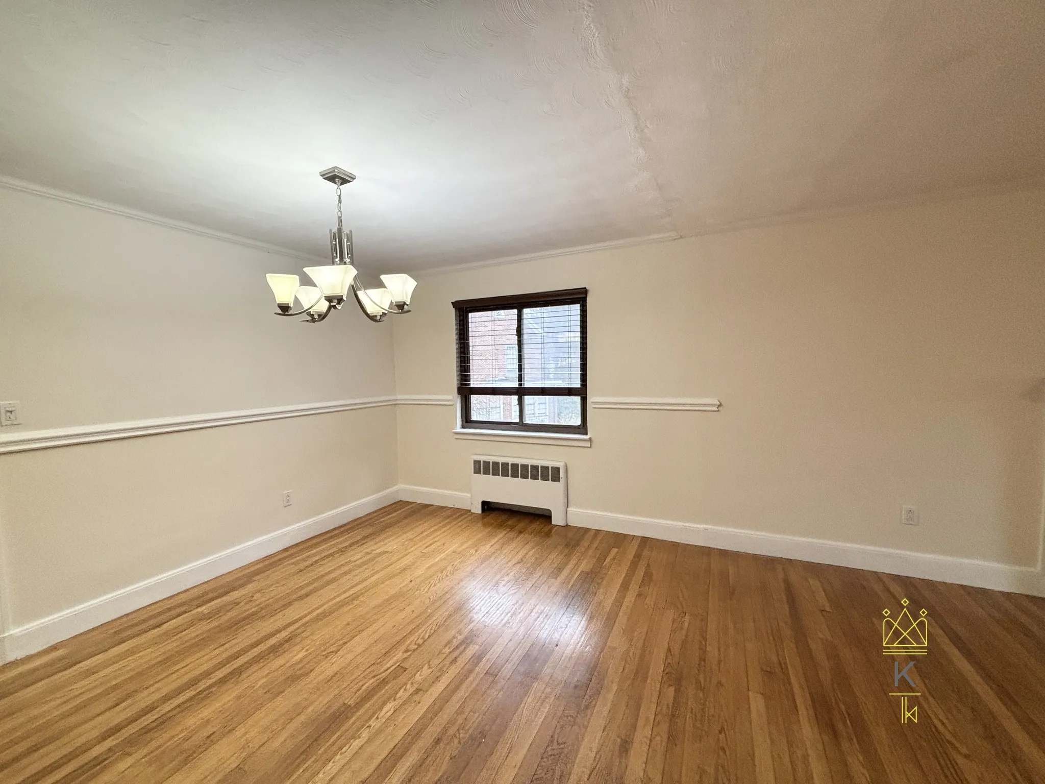 9 Reservoir Rd, Chestnut Hill