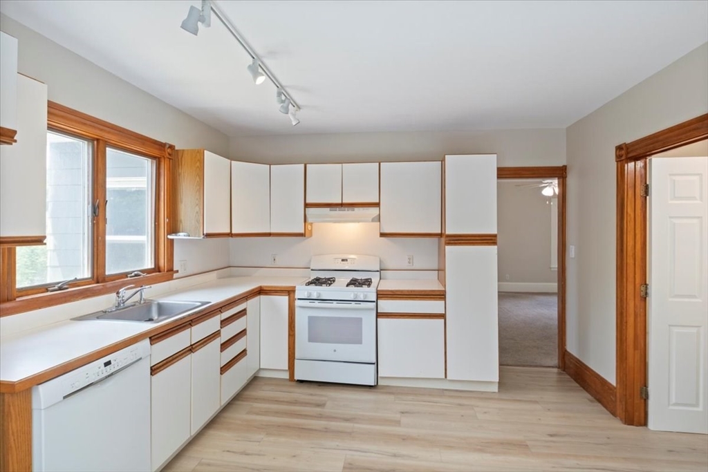 40 Whitehall St, East Dedham