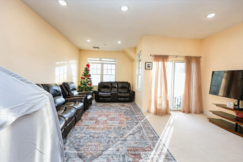 614 Pond St, Braintree