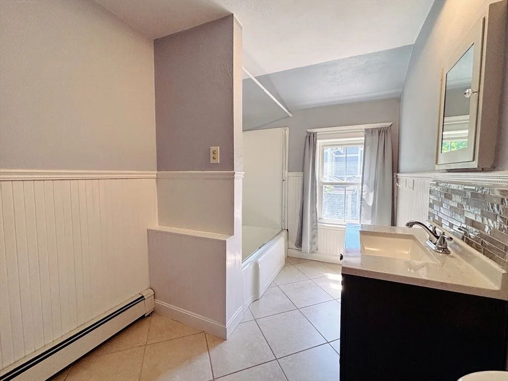 19 Maple St, Uxbridge