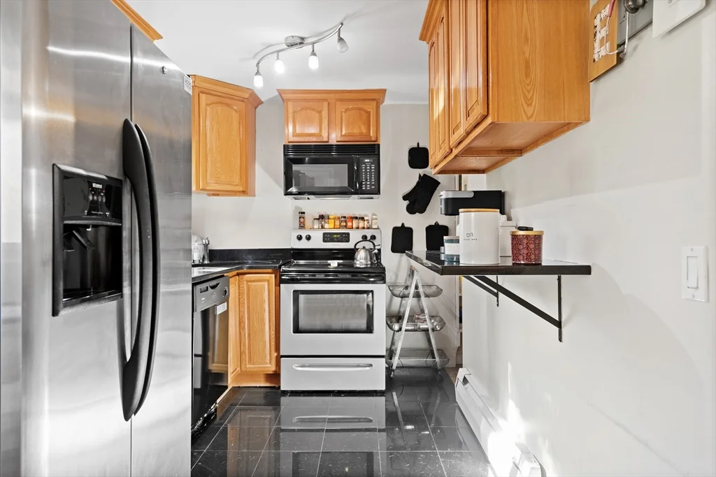 41 Bishop Dr, Framingham