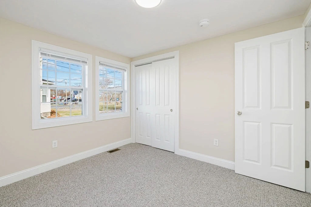 687 Washington St, Easton