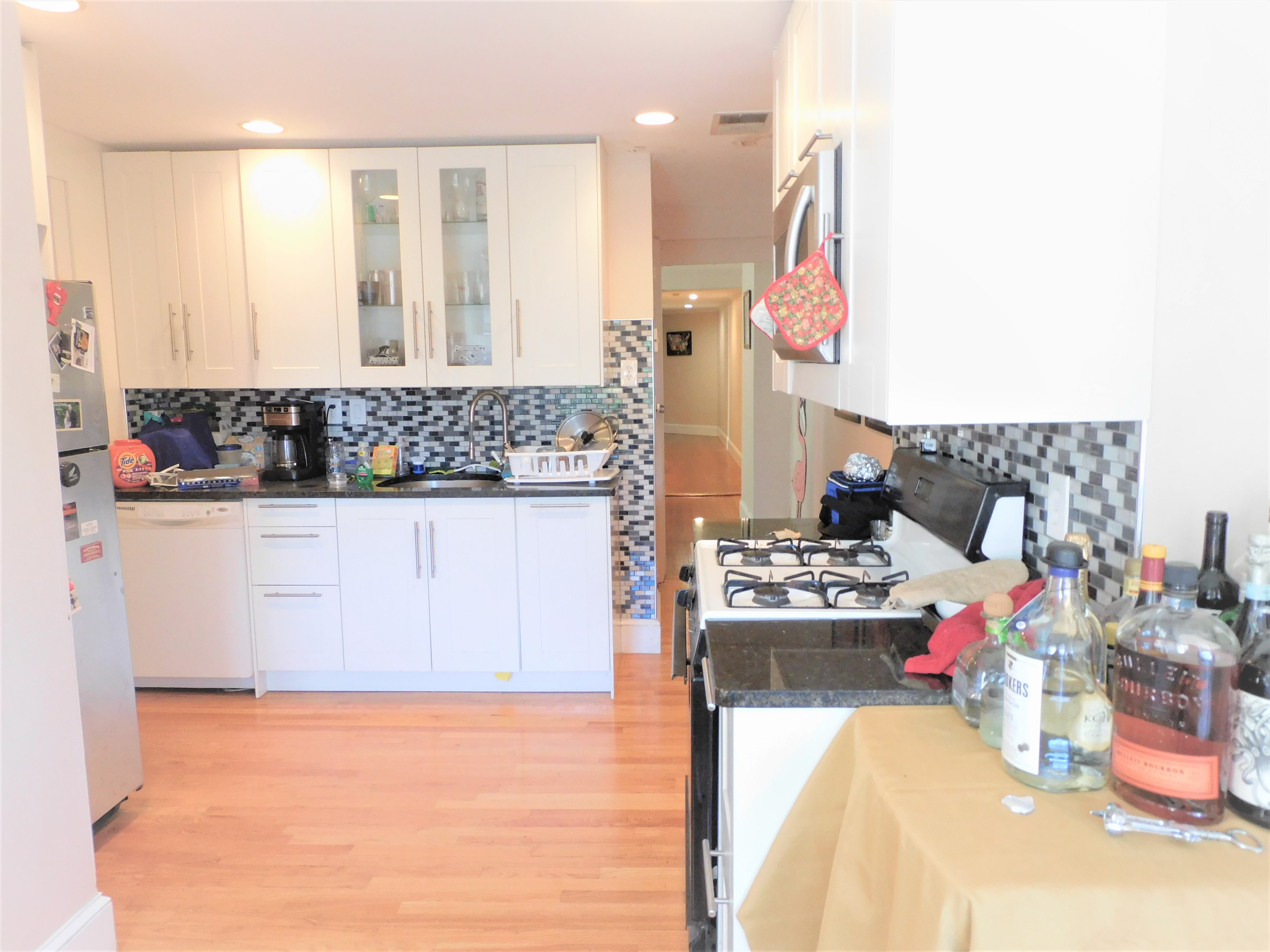 4 bed, 1 bath apartment for rent at 397 W Broadway Unit 1, South Boston — photo 4 of 13