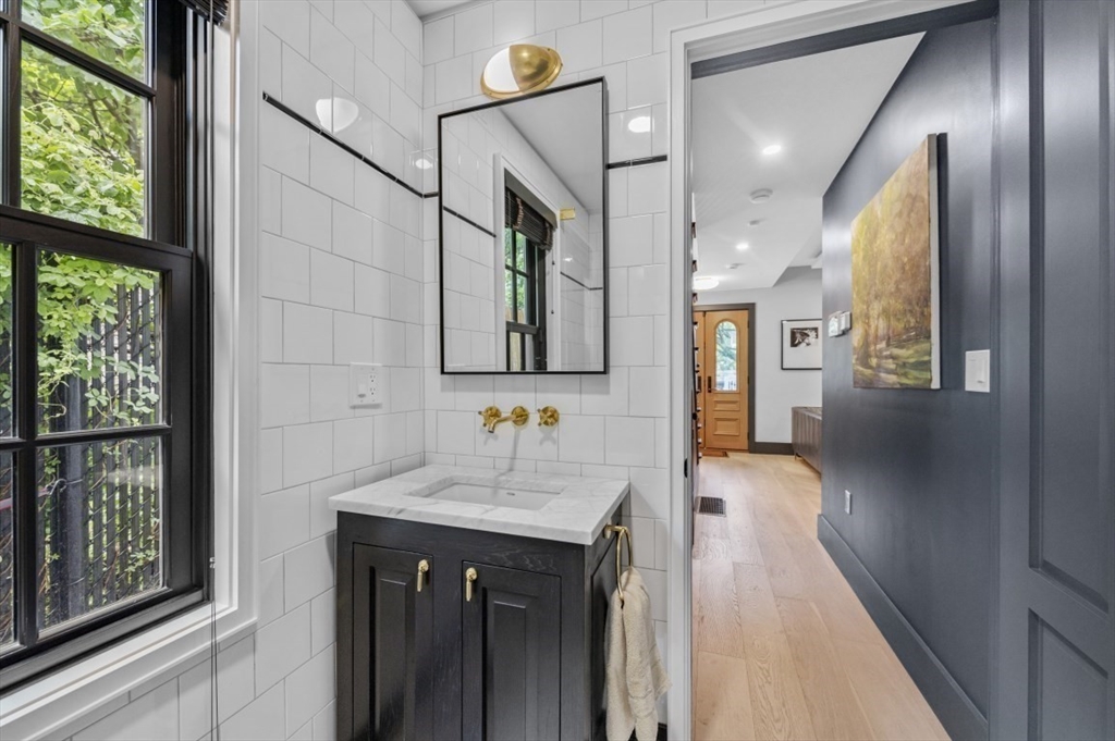 208 Windsor St, The Port