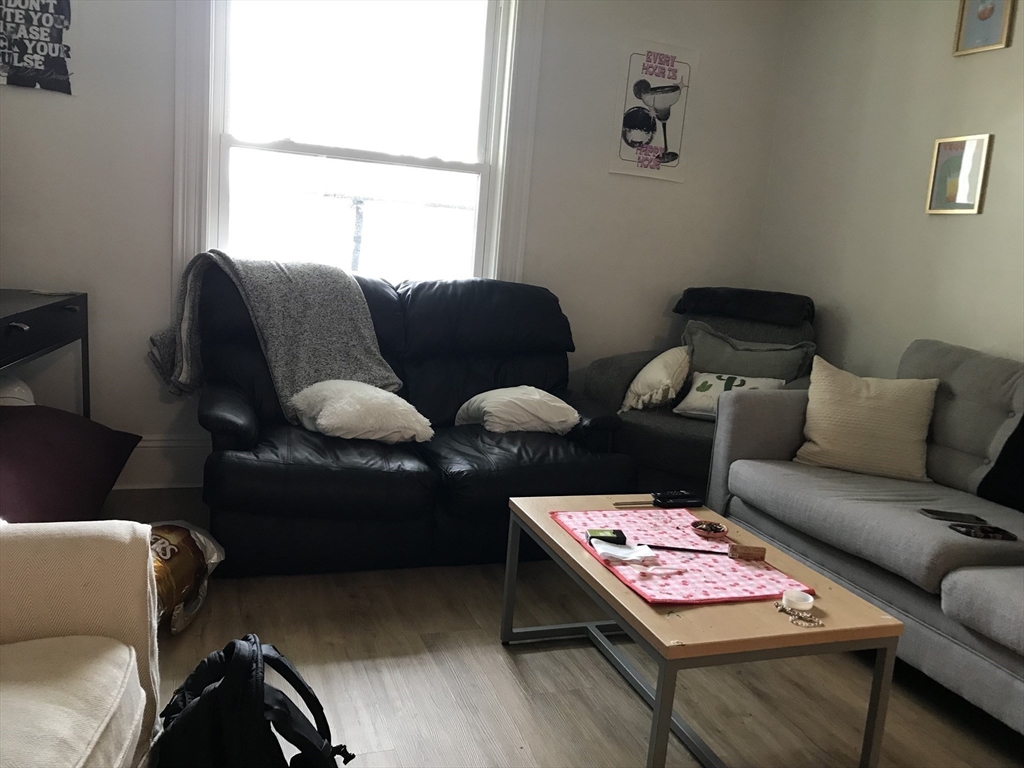 79 Cushing St, South Side