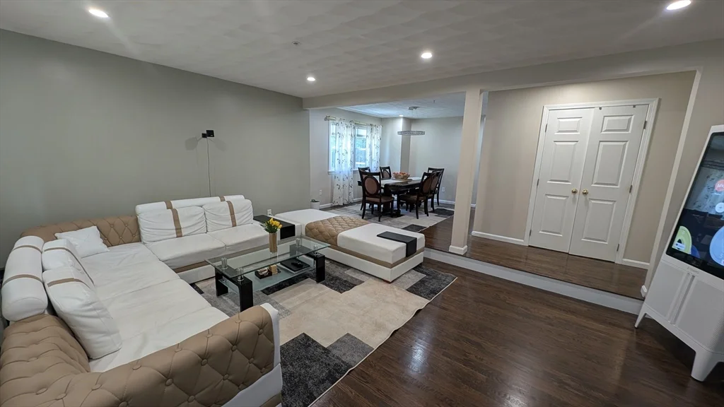 20 Winterberry Way, Bedford