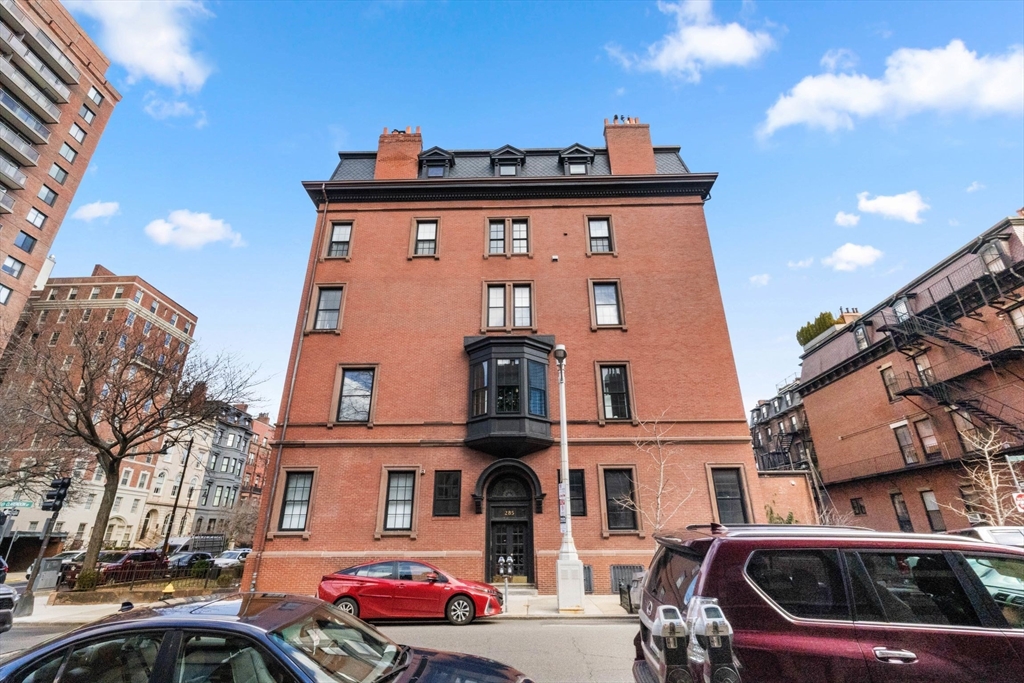 285 Clarendon St, Back Bay