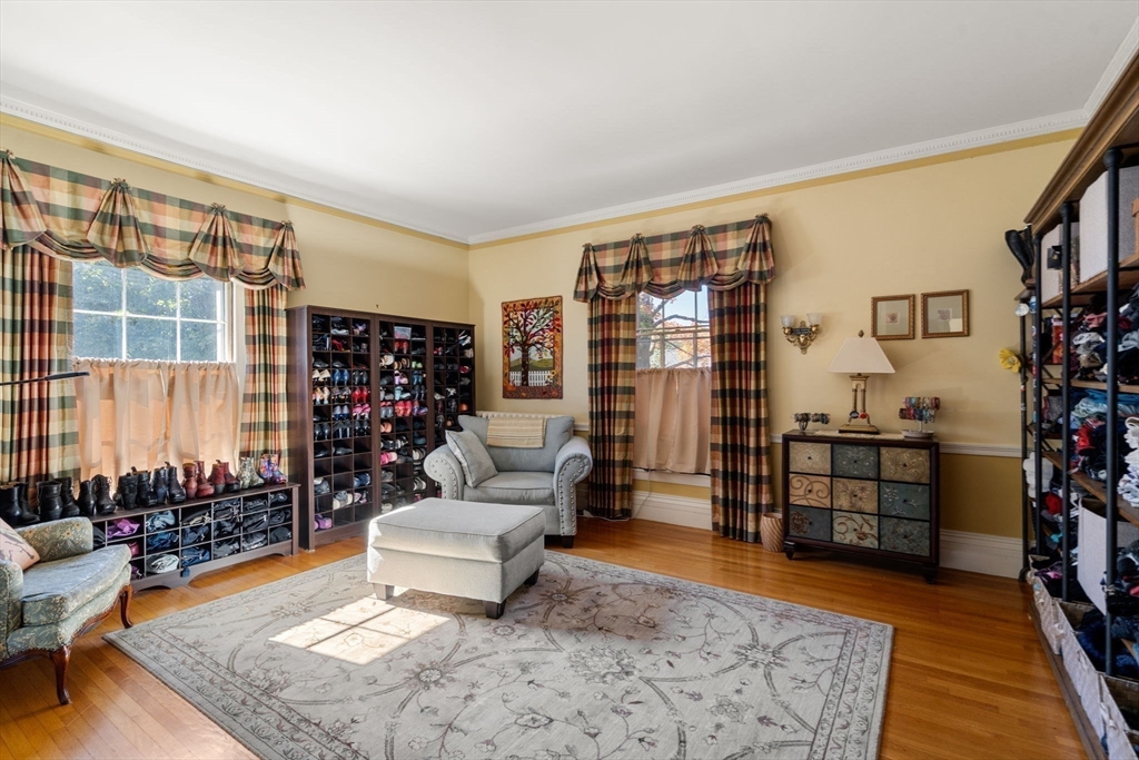 62 Old River Pl, Dedham