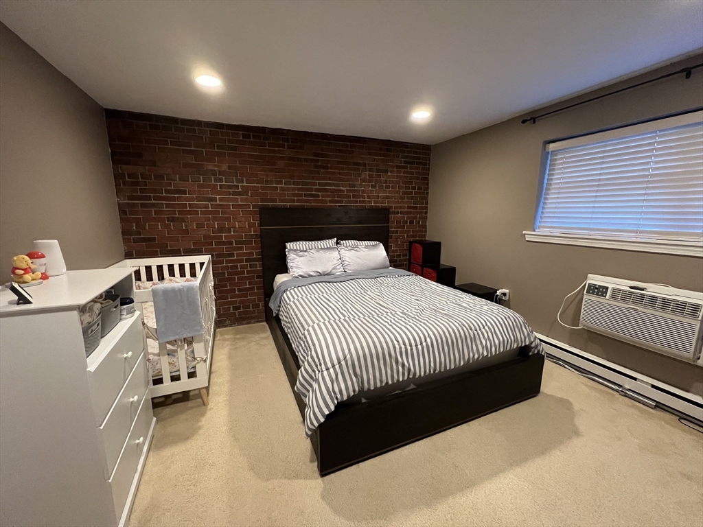 25 Greentree Ln, Weymouth