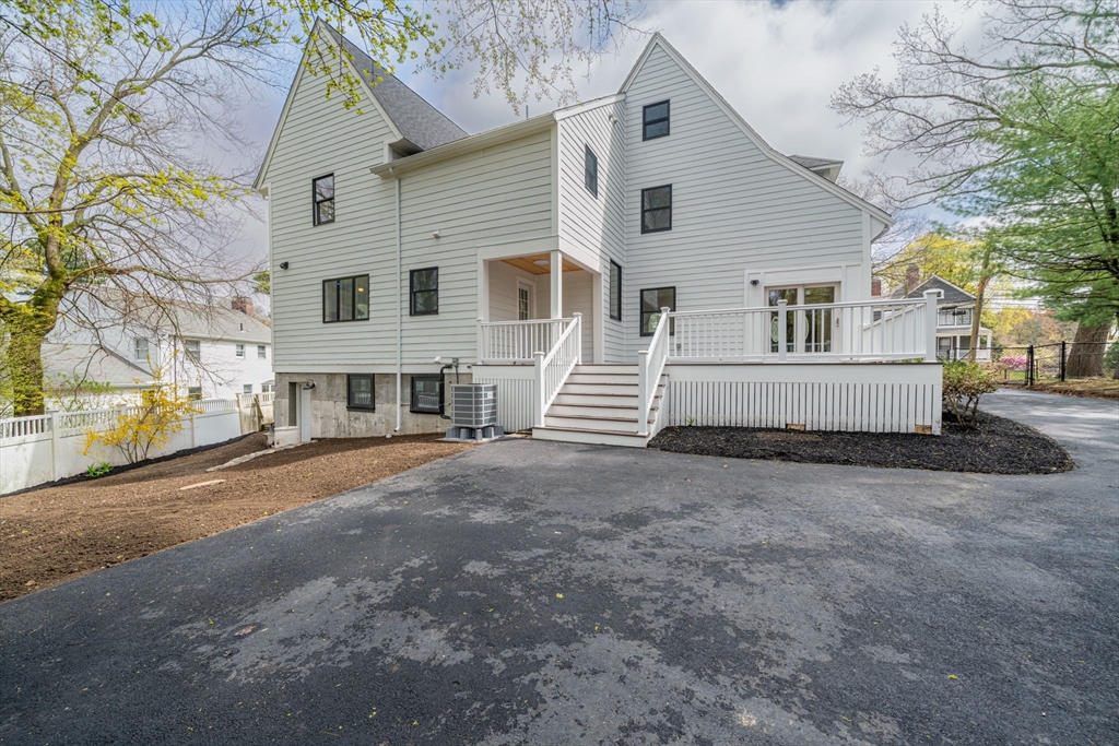 653 Chestnut St, Newton